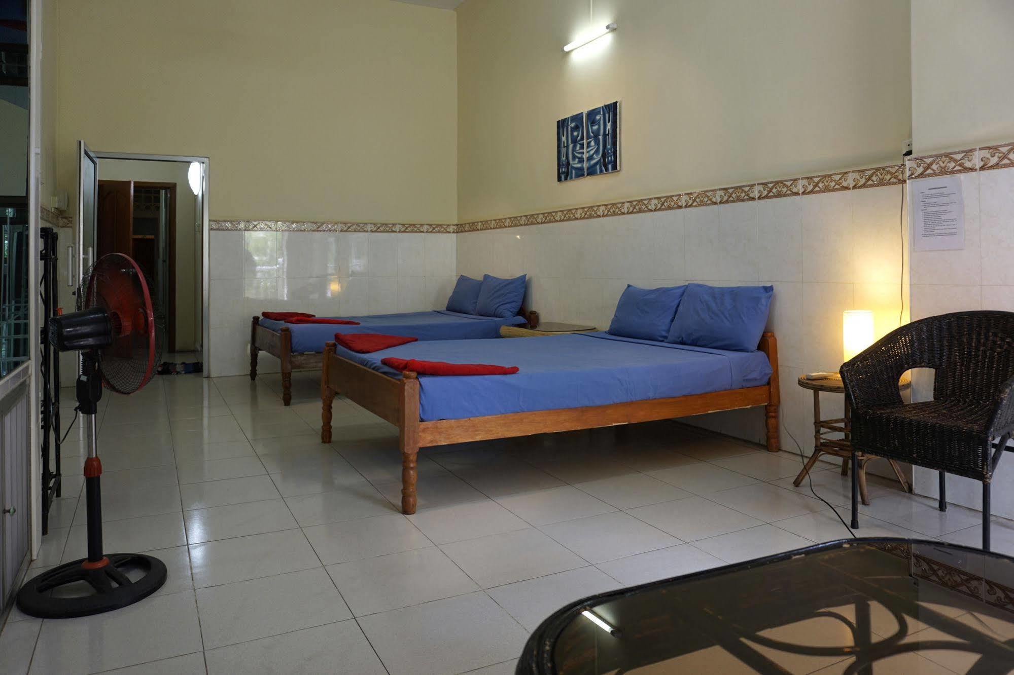 Riverside Backpackers Phnom Penh Exterior foto