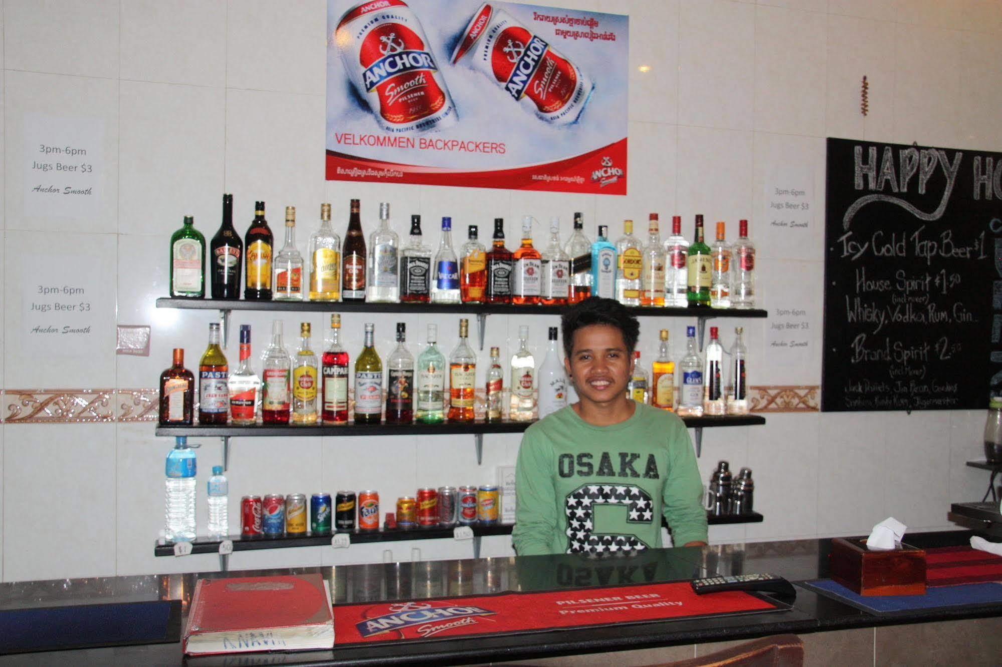 Riverside Backpackers Phnom Penh Exterior foto