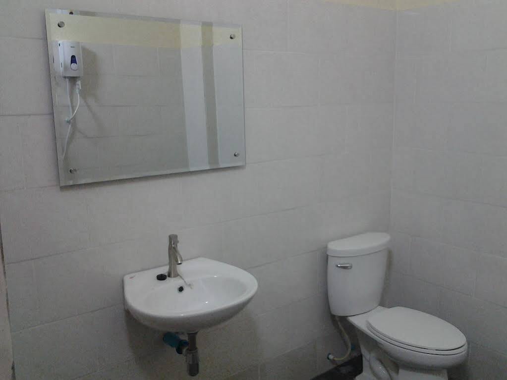 Riverside Backpackers Phnom Penh Exterior foto